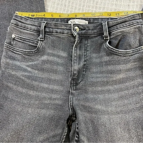 Zara Gray Cropped Flare Jeans High Rise Raw Hem Stretch Size 8 Distressed Womens - Picture 3 of 15